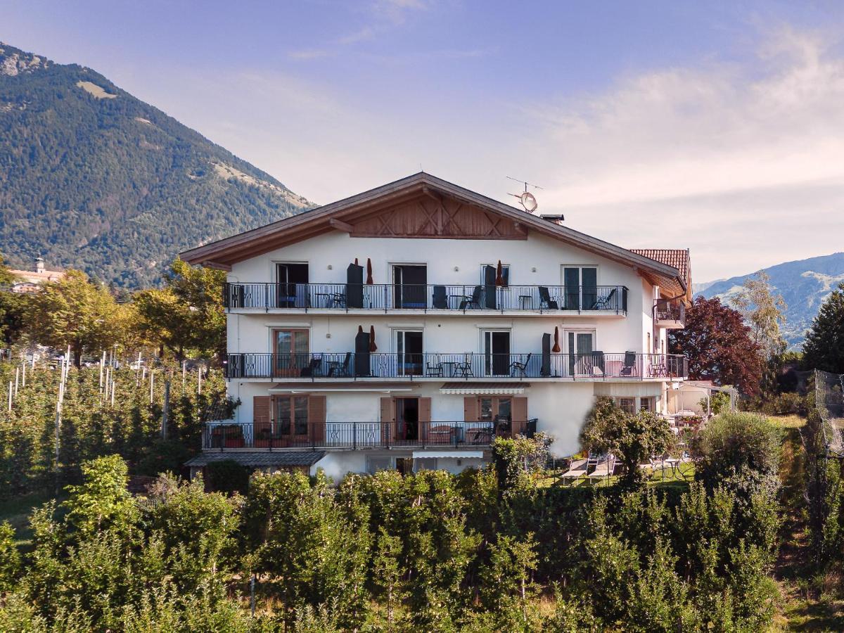 Garni Hotel Walburg Tirolo Luaran gambar